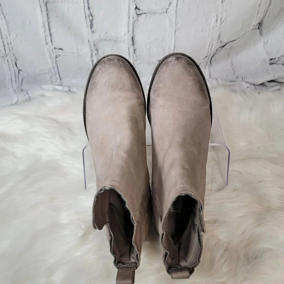 Steve Madden Graant Women's Pull On Chelsea Boot Taupe 8M Stylish Casual Classic - Picture 8 of 13